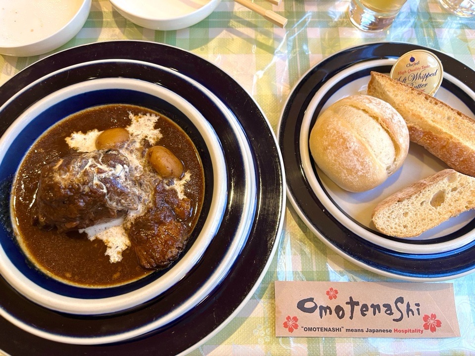 ビーフシチューとパン